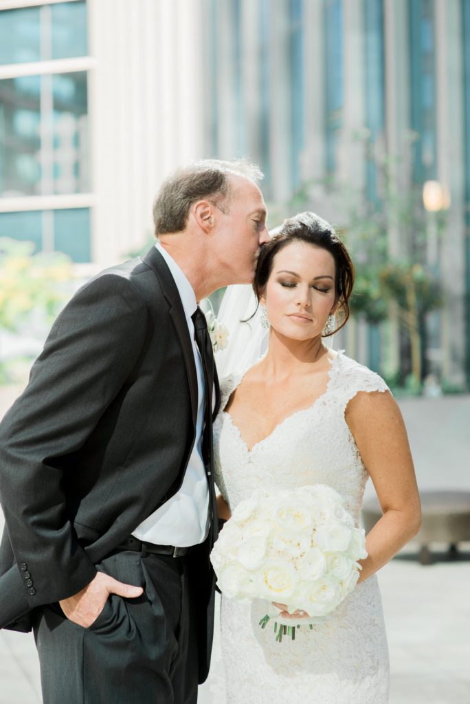 The Peachtree Club elegant wedding, Atlanta, Ga | wedding flowers | bridal bouquet in white 
